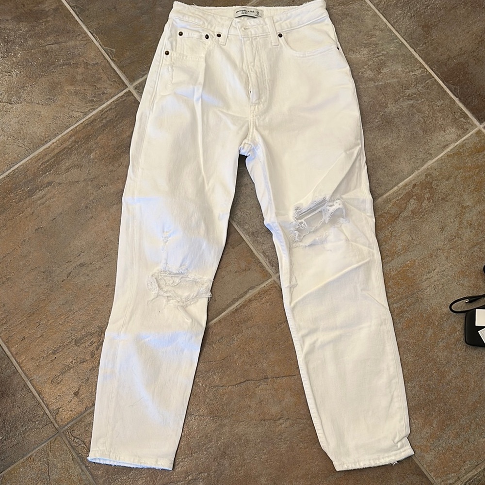 Abercrombie & fitch white mom high rise 25
